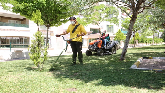 KARAKÖPRÜ’DE PARKLAR YAZA HAZIRLANIYOR