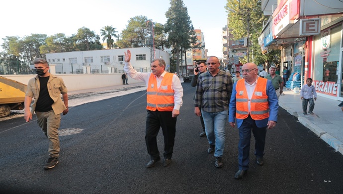 BAŞKAN BEYAZGÜL BİRECİK’TE YÜRÜTÜLEN ASFALT ÇALIŞMALARINI İNCELEDİ