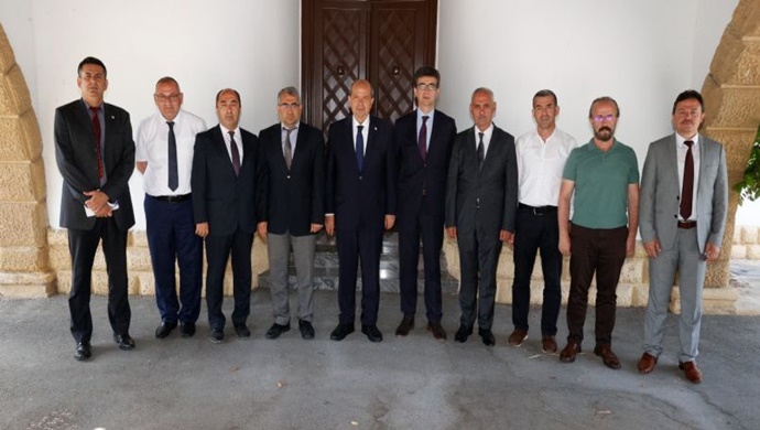 Cumhurbaşkanı Ersin Tatar, Ankara Sosyal Bilimler Üniversitesi (ASBÜ) Rektör Yardımcısı Prof. Dr. Bülent Kent, ASBÜ Kuzey Kıbrıs Koordinatörü Prof. Dr. Enver Arpa ve beraberindekileri kabul etti: