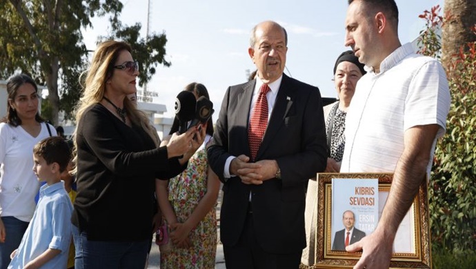 Maraş’ın 1 milyonuncu ziyaretçisine belgesi Cumhurbaşkanı Tatar’dan: “Maraş açılımı, KKTC için büyük bir ekonomik potansiyel taşıyor”